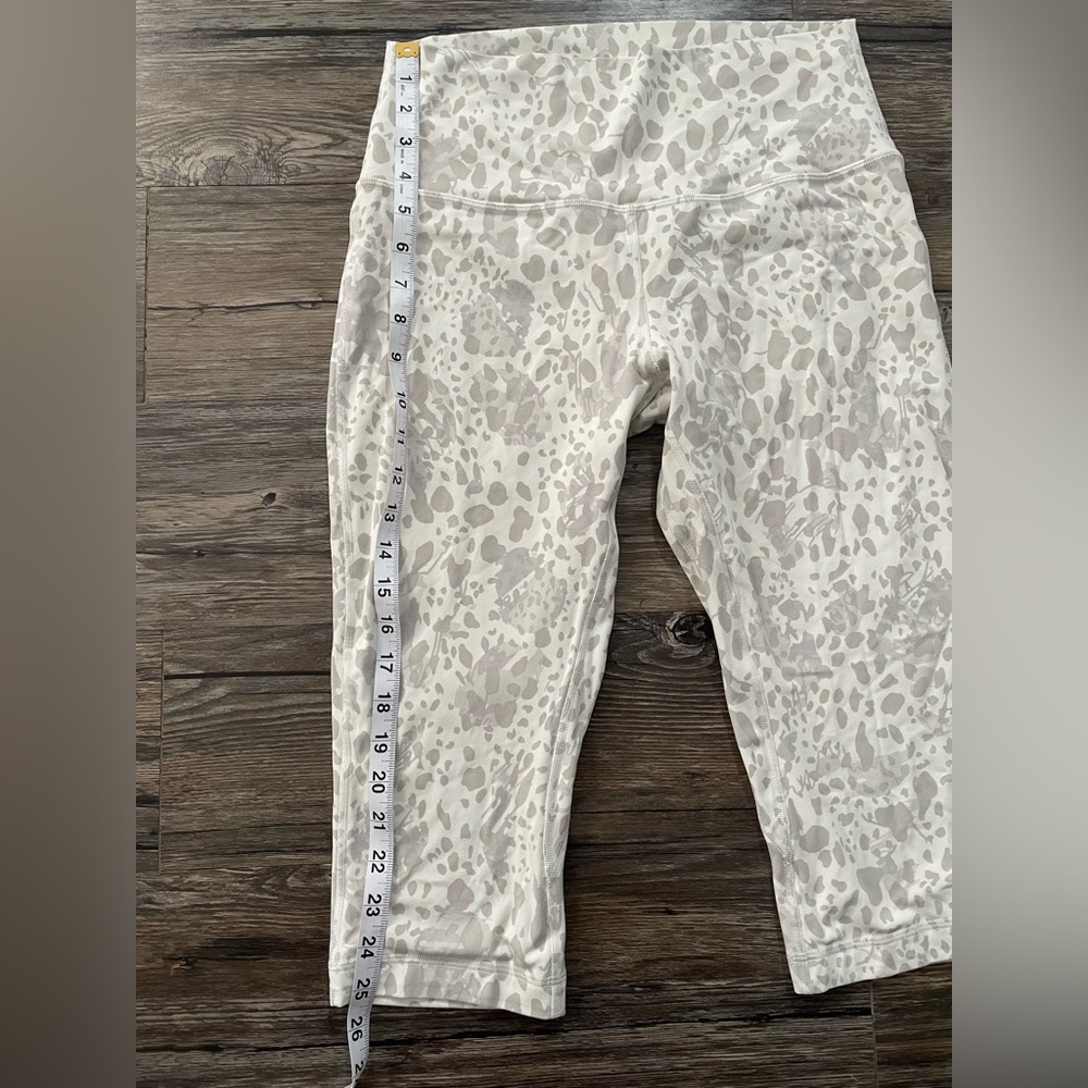 Lululemon Align High-Rise Crop 17” Cheetah Camo Antique White Leggings Size 10 - Picture 5 of 6